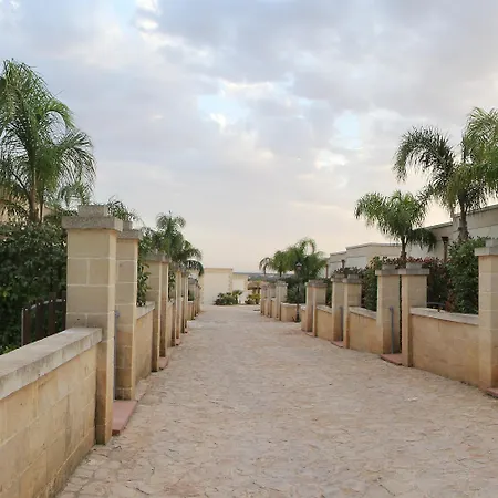 Hotel La Restuccia - Masseria Urban 4*