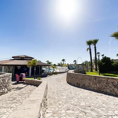 Hotel La Restuccia - Masseria Urban Lequile